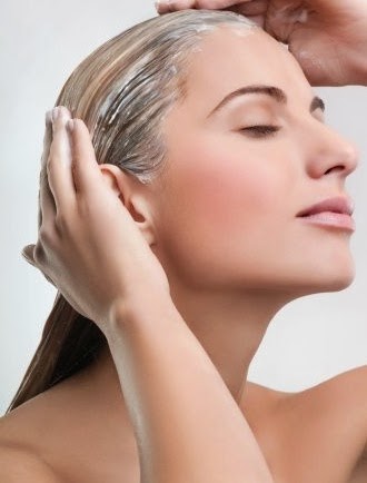 10 účinných domácích mask na vlasy