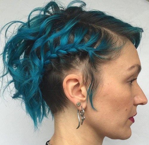 Modré zapletené vlasy